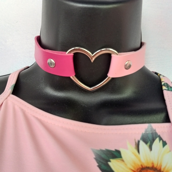 💥Color blocked heart accent vegan leather chokers! 😍 FINAL PRICE! - Picture 4 of 5